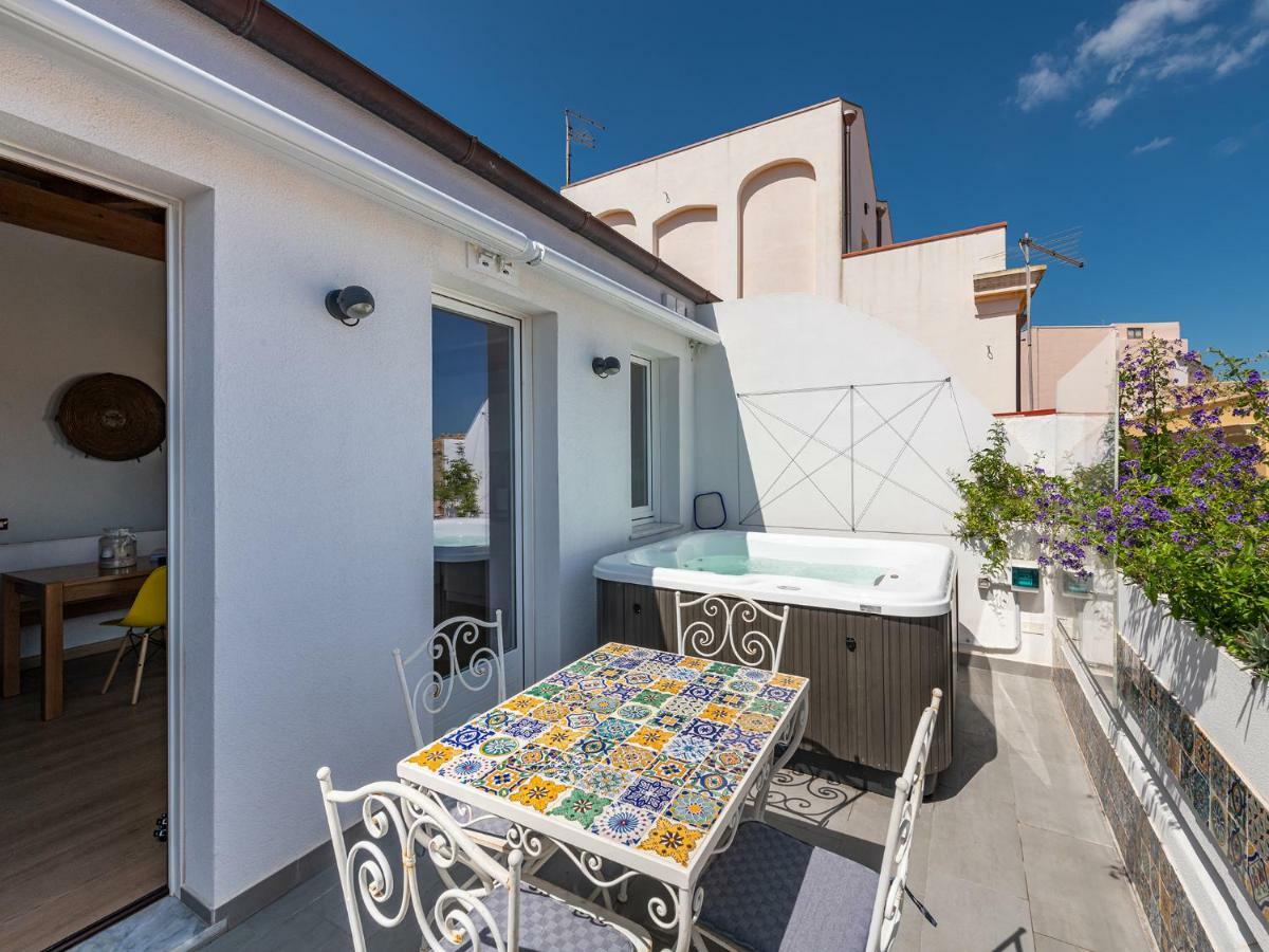 "Bea'S Terrace" - Private Jacuzzi And Panoramic Rooftop In The City Centre Cagliari Eksteriør billede