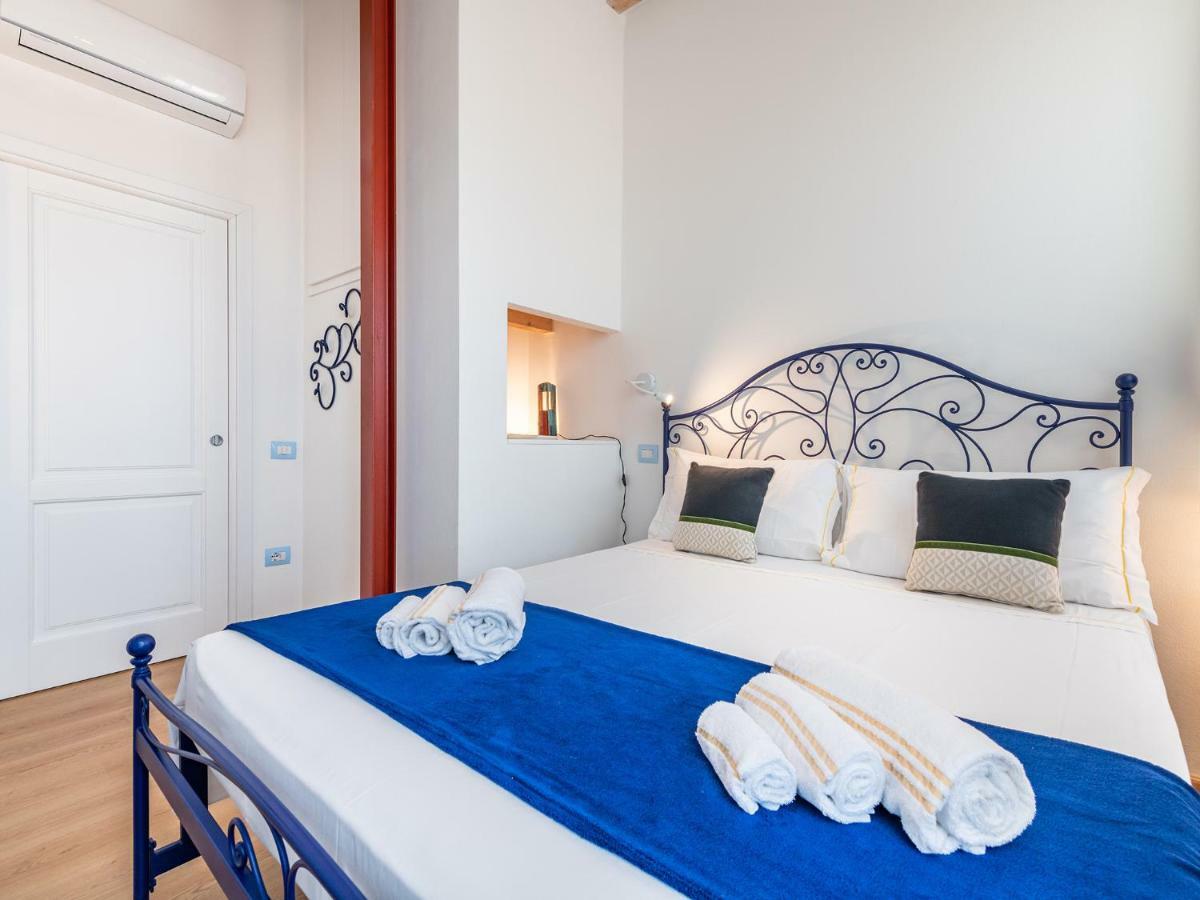 "Bea'S Terrace" - Private Jacuzzi And Panoramic Rooftop In The City Centre Cagliari Eksteriør billede
