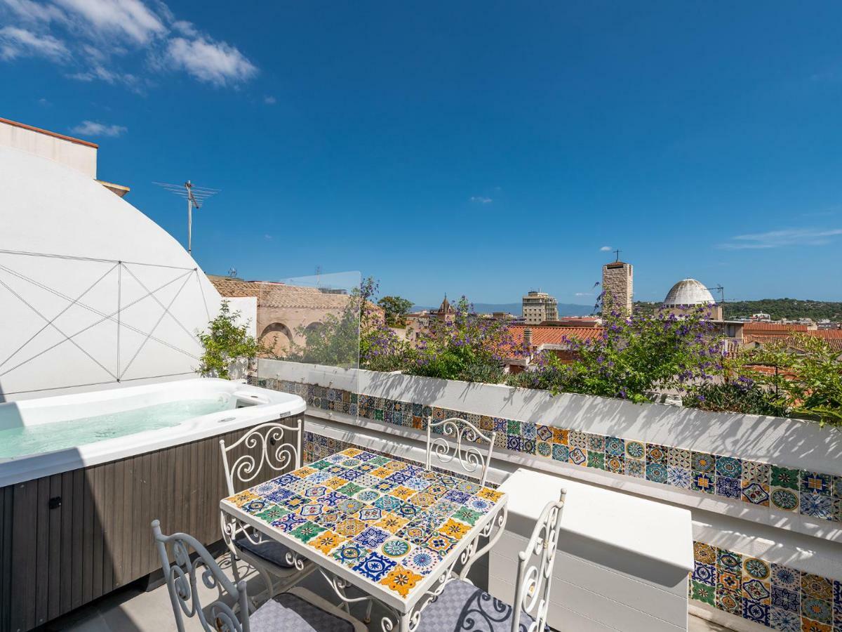 "Bea'S Terrace" - Private Jacuzzi And Panoramic Rooftop In The City Centre Cagliari Eksteriør billede